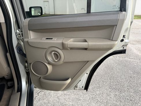 Used 2008 Jeep Commander Sport image 67