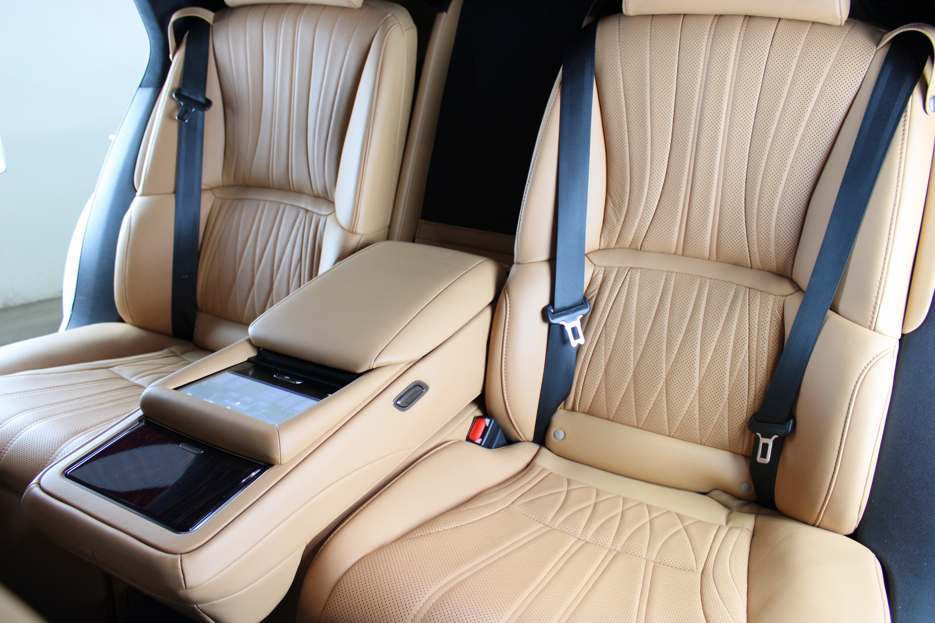 Used 2023 Lexus LS 500 w/ Luxury Package RWD image 10