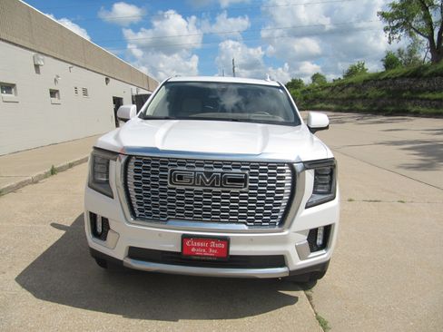 Used 2021 GMC Yukon 4WD Denali image 2