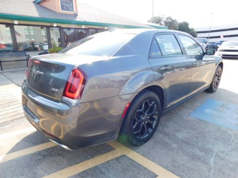 Used 2019 Chrysler 300 S AWD image 8