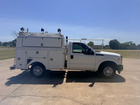 Used 2013 Ford F350 2WD Regular Cab Super Duty image 4