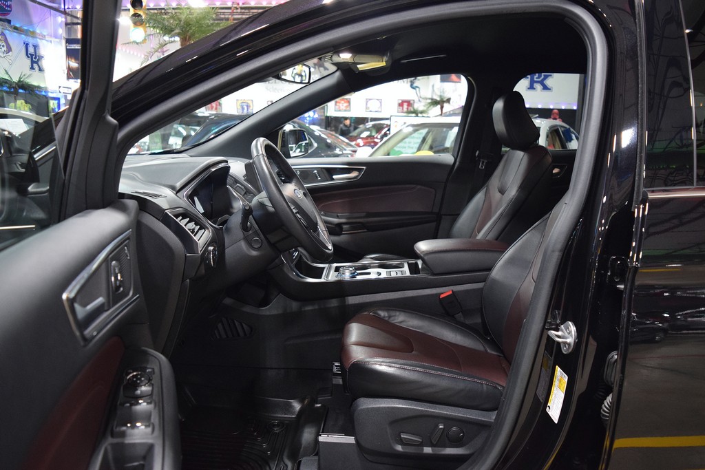 Used 2021 Ford Edge Titanium FWD image 17