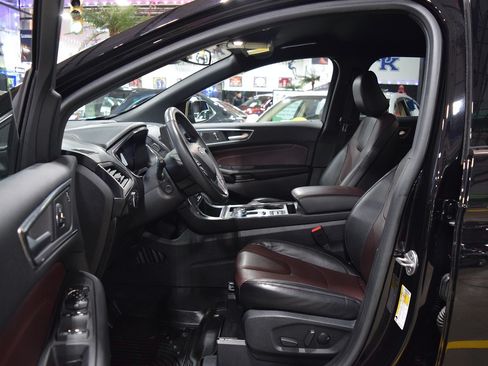 Used 2021 Ford Edge Titanium image 16