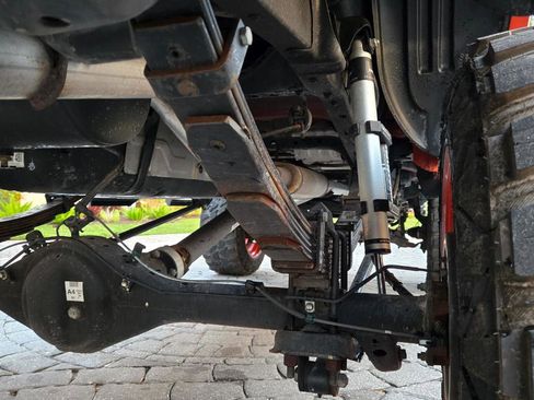 Used 2017 Toyota Tacoma TRD Sport image 36