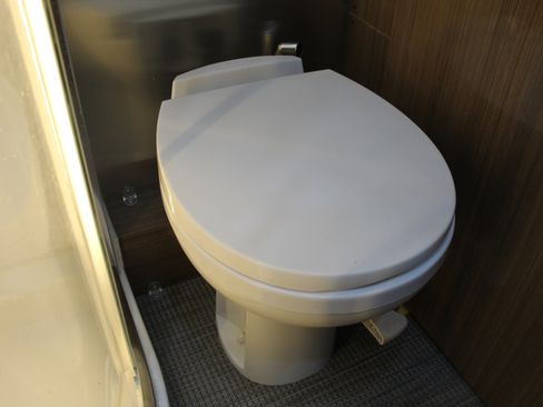 Used 2017 Mercedes-Benz Sprinter 3500 image 31