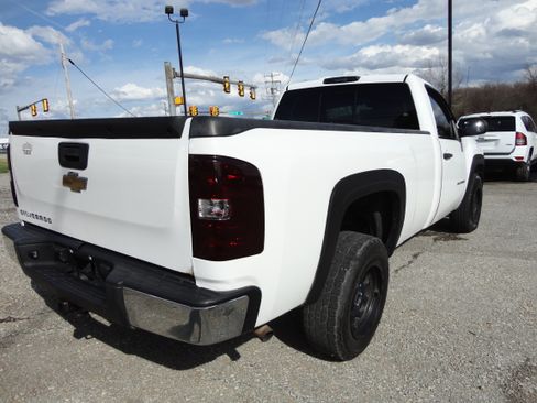 Used 2011 Chevrolet Silverado 1500 RWD image 4