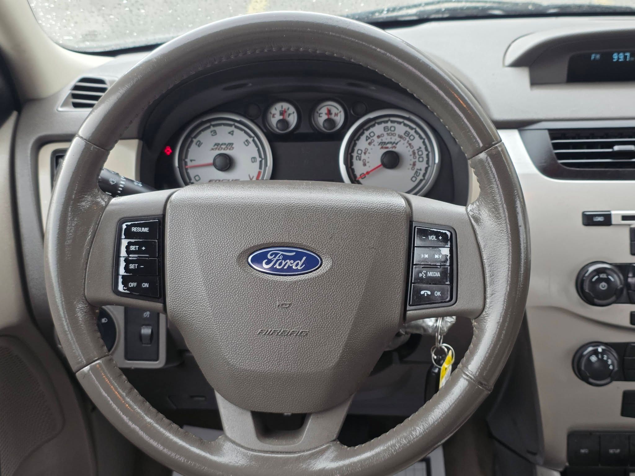 Used 2008 Ford Focus Sedan FWD image 12
