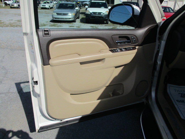 Used 2012 GMC Yukon AWD Denali image 21