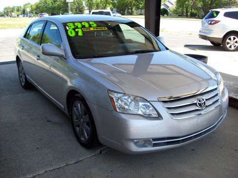 Used 2007 Toyota Avalon XLE Touring Sedan 4D FWD image 3
