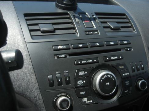 Used 2012 MAZDA MAZDA3 i Touring Hatchback FWD image 11