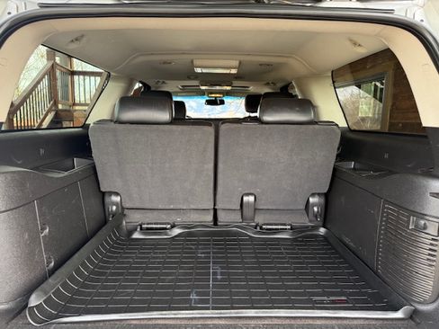 Used 2014 Chevrolet Suburban LT image 19