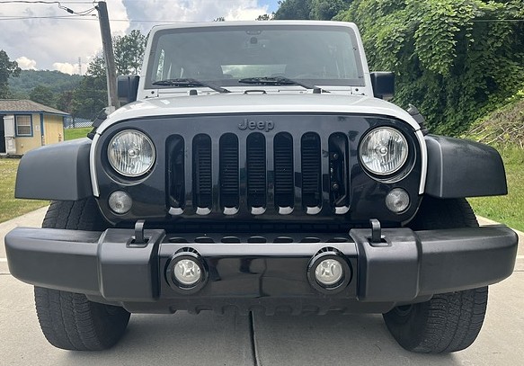Used 2016 Jeep Wrangler 4WD Sport image 9