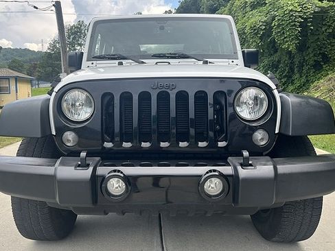 Used 2016 Jeep Wrangler 4WD Sport image 9