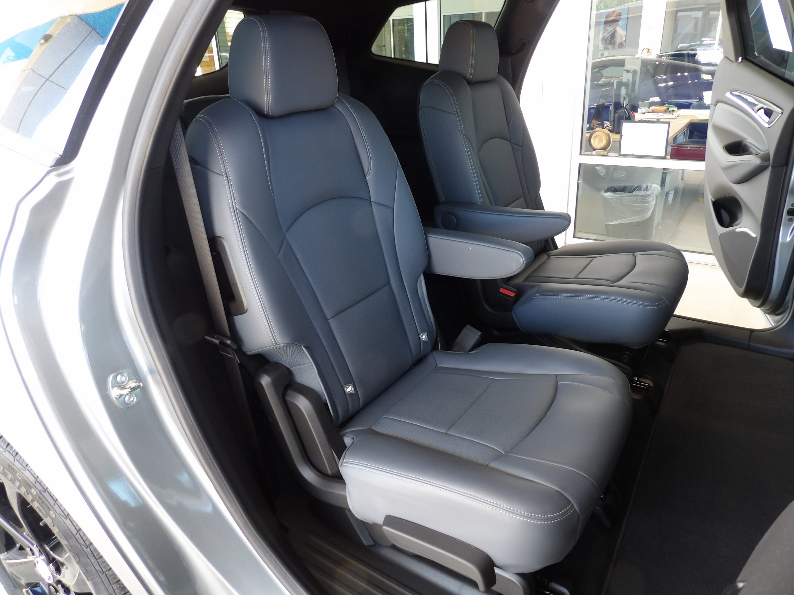 Used 2024 Buick Enclave Essence FWD image 22