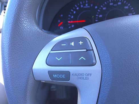 Used 2011 Toyota Camry LE image 28