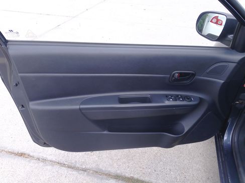 Used 2010 Hyundai Accent GS image 9