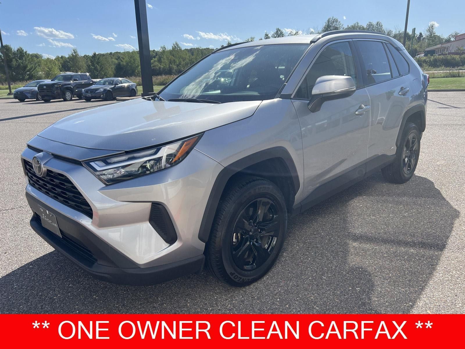 Used 2025 Toyota RAV4 XLE AWD/4WD image 4