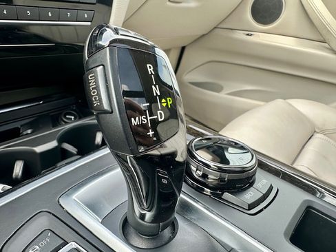 Used 2015 BMW X5 xDrive50i AWD/4WD image 29