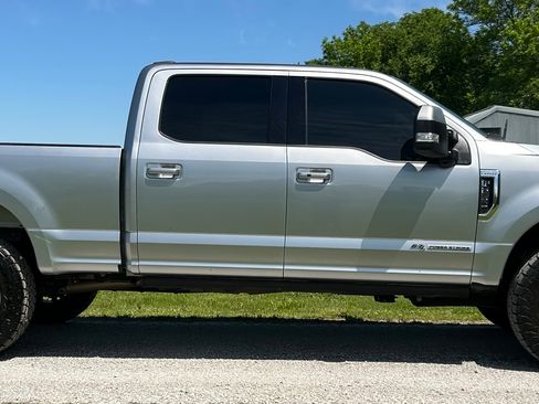 Used 2022 Ford F250 4x4 Crew Cab Super Duty image 2
