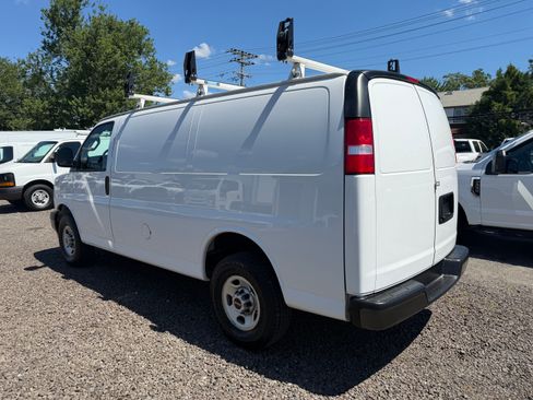 Used 2022 GMC Savana 2500 UNAVAIL RWD image 3