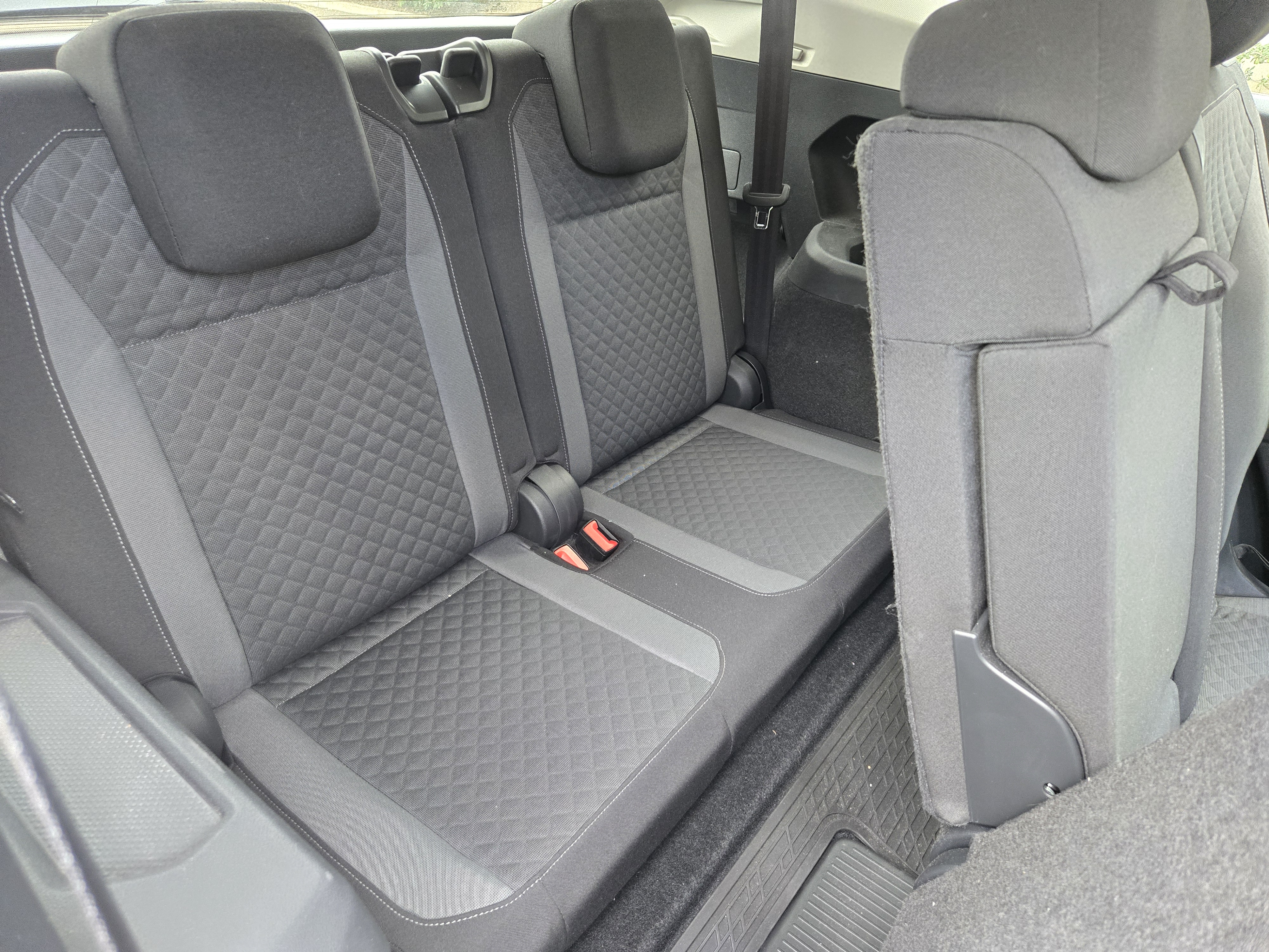 Used 2018 Volkswagen Tiguan FWD S image 27