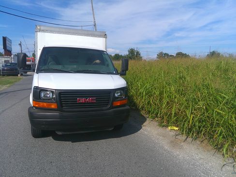 Used 2008 GMC Savana 3500 LS image 10