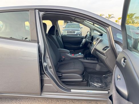 Used 2015 Nissan Leaf S image 17