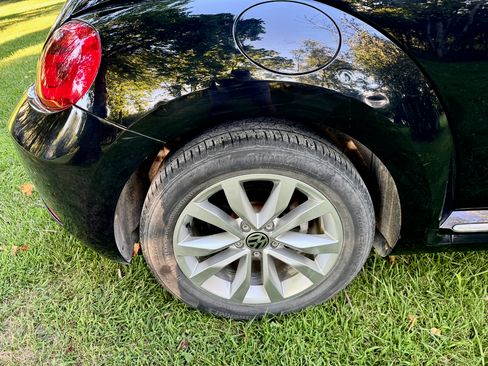 Used 2013 Volkswagen Beetle TDI Convertible FWD image 26