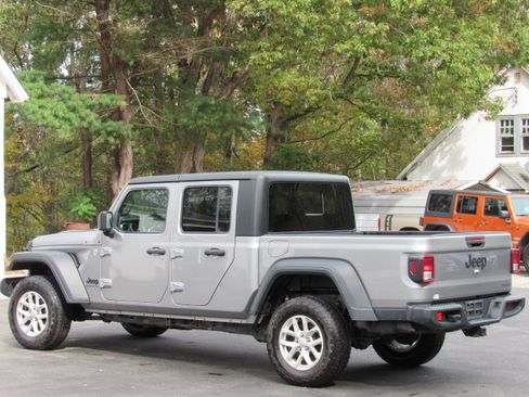 Used 2020 Jeep Gladiator Sport image 8