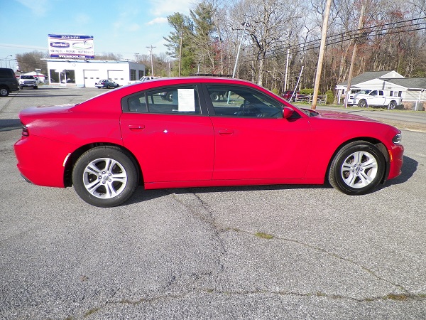 Used 2016 Dodge Charger SE RWD image 1