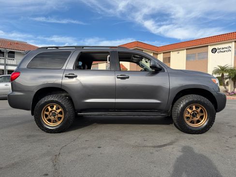 Used 2017 Toyota Sequoia SR5 image 13