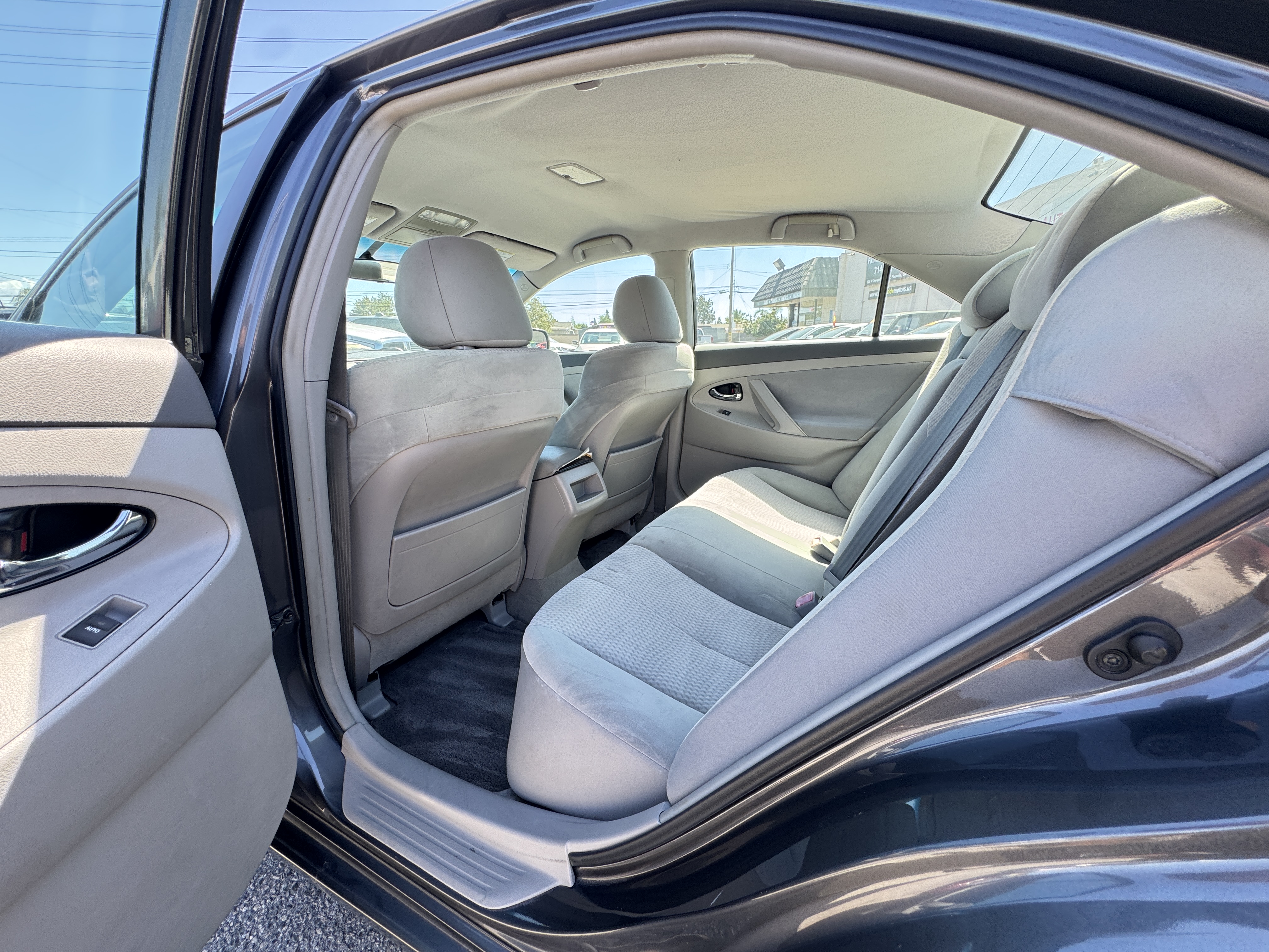 Used 2011 Toyota Camry LE FWD image 19