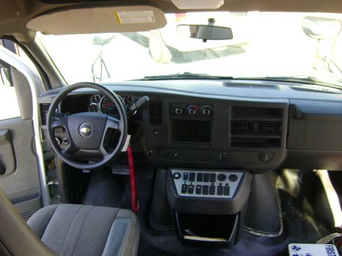 Used 2013 Chevrolet Express 3500 image 9