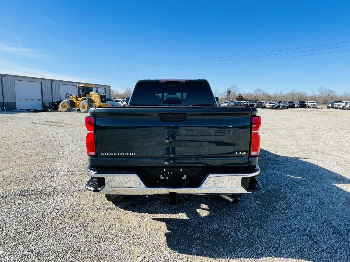 Used 2026 Chevrolet Silverado 2500 LTZ AWD/4WD image 12