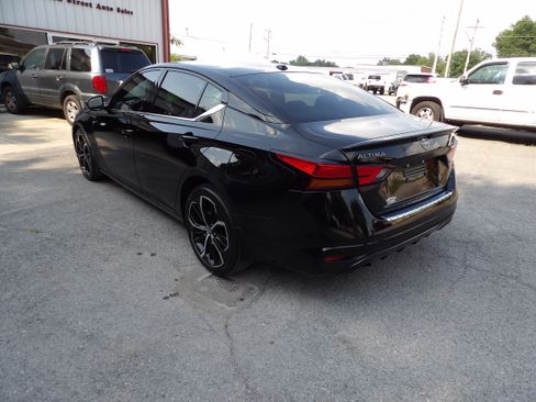 Used 2023 Nissan Altima 2.5 SR image 2