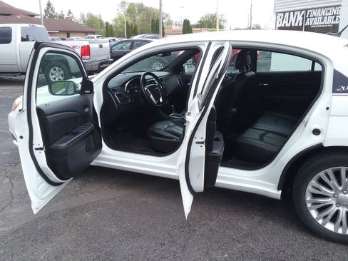 Used 2013 Chrysler 200 Limited image 17
