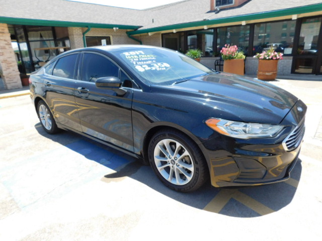 Used 2019 Ford Fusion SE FWD image 2