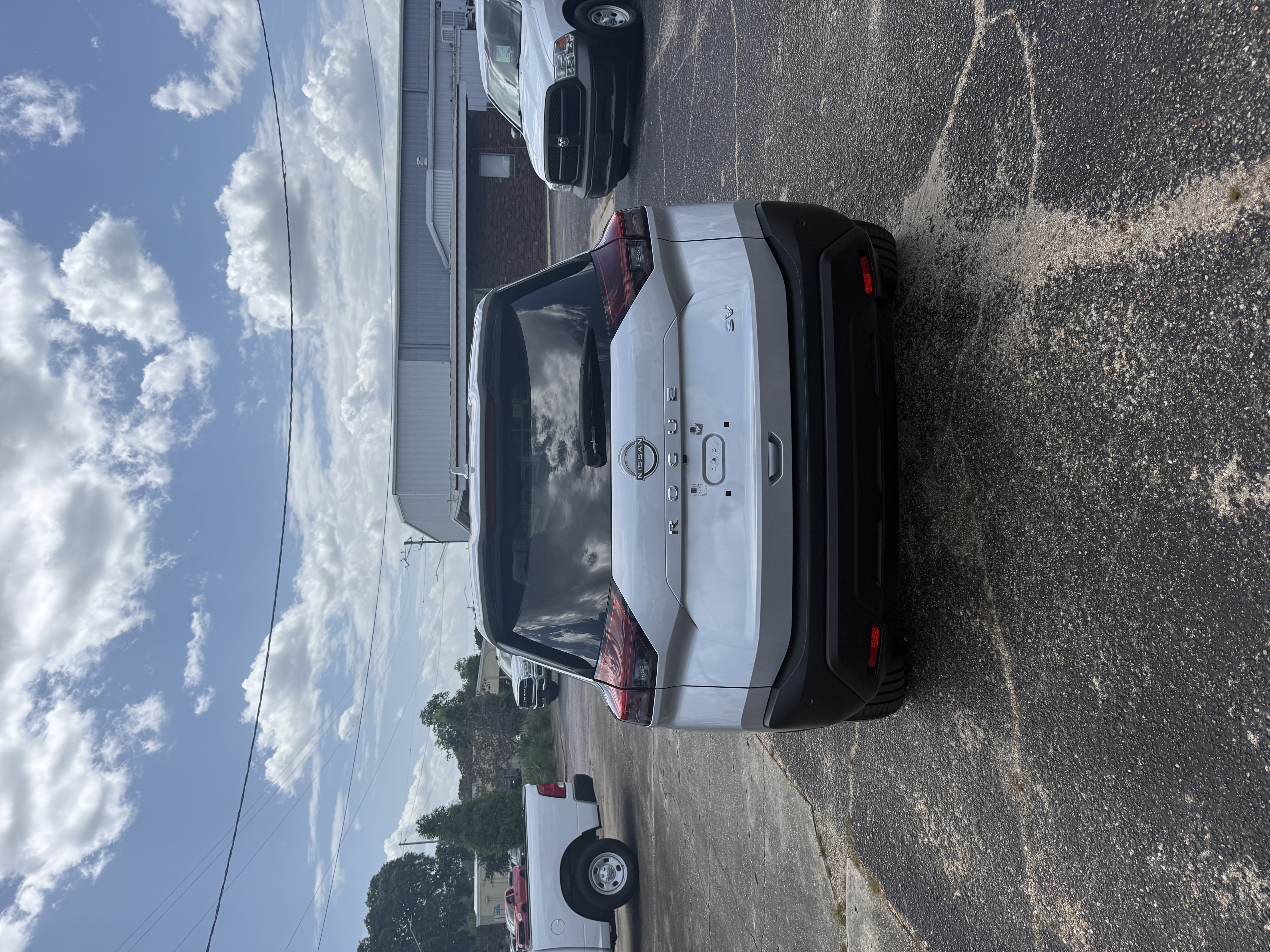 Used 2023 Nissan Rogue FWD SV image 4