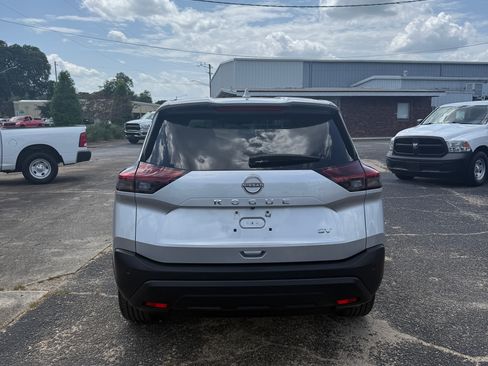 Used 2023 Nissan Rogue FWD SV image 4