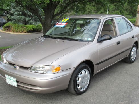 Used 1999 Chevrolet Prizm FWD image 2