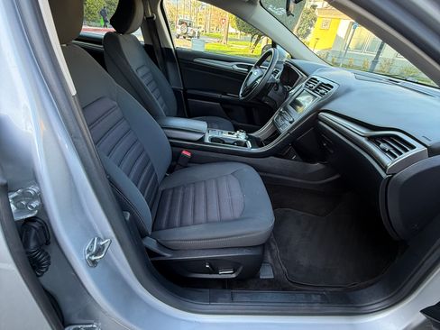 Used 2017 Ford Fusion SE image 10