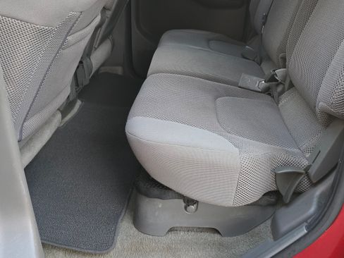 Used 2012 Nissan Frontier SV image 29