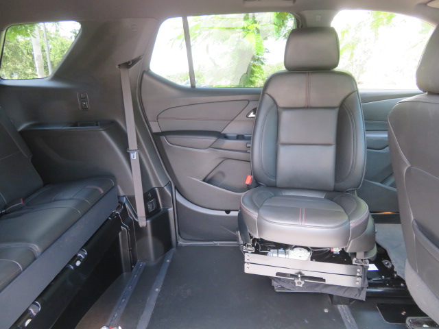 Used 2022 Chevrolet Traverse FWD RS image 21