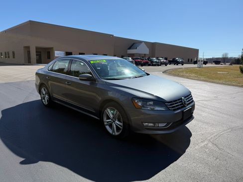 Used 2014 Volkswagen Passat 1.8T SEL Premium image 2
