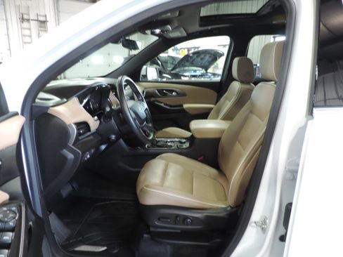 Used 2023 Chevrolet Traverse Premier image 37