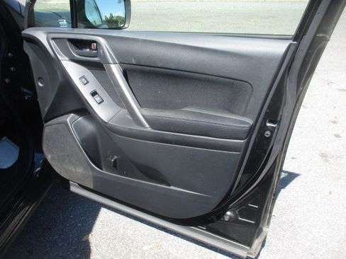 Used 2014 Subaru Forester 2.5i Premium image 11