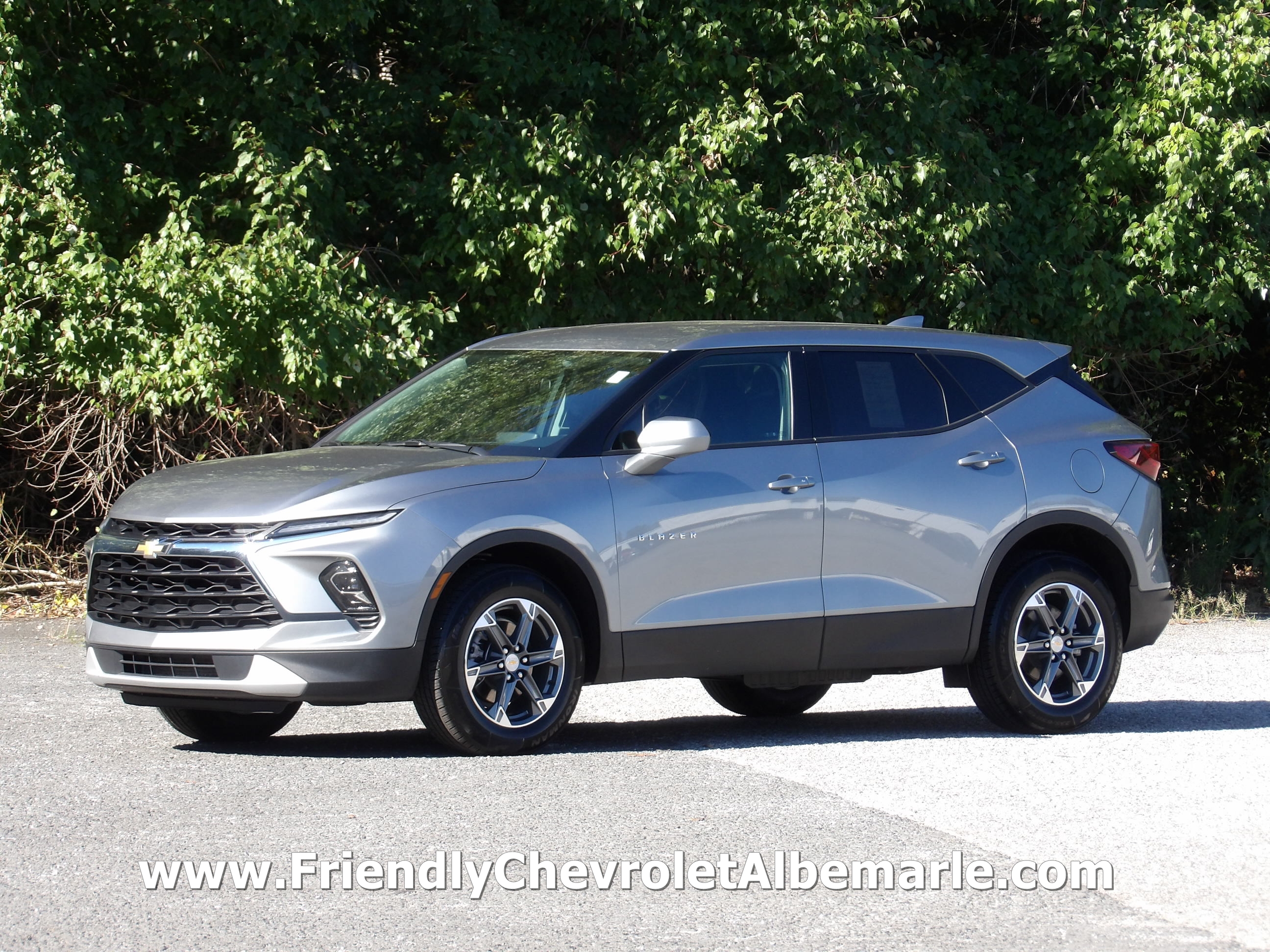 Used 2025 Chevrolet Blazer FWD LT w/ 2LT image 1