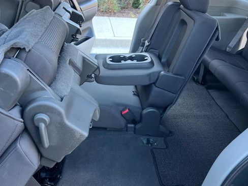 Used 2004 Nissan Armada SE image 11