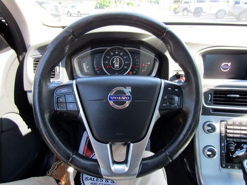 Used 2018 Volvo S60 T5 Dynamic AWD image 20