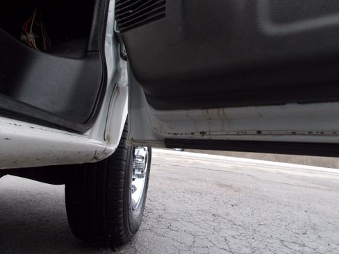 Used 2018 Chevrolet Express 2500 image 19